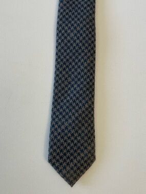 The Tie Bar 100% Cotton Tan/Teal Houndstooth Tie (2.5in x 59.75in)